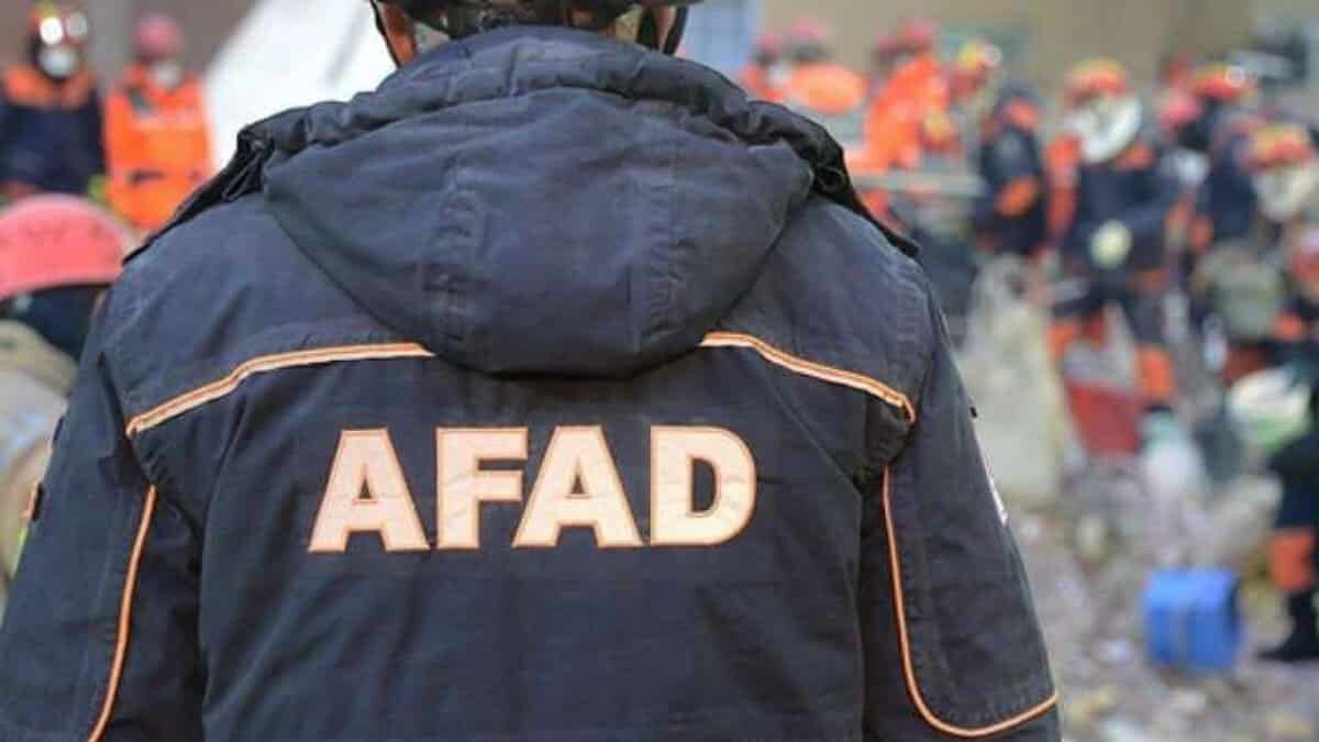 Karaburun açıklarında meydana gelen 4,0 büyüklüğündeki depremde olumsuz bir ihbarın bulunmadığı bilgisi alınmıştır.