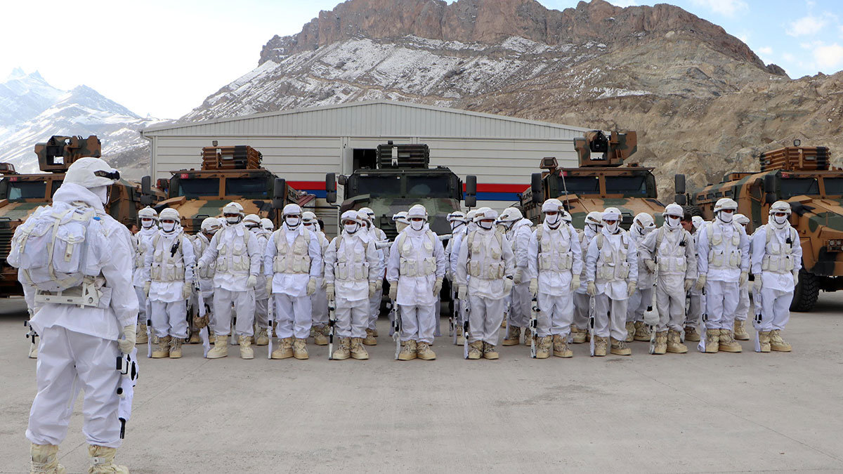 Terör örgütü PKK'nın kış üslenmelerini engellemek, teröristleri etkisiz hale getirmek, kullanılan sığınak ve barınakları imha etmek amacıyla 22 Ocak’ta Ağrı ve Tendürek dağlarında başlatılan 'Eren-3 Şehit Jandarma Uzman Çavuş Hüseyin Yırtıcı Operasyonu' devam ediyor.
