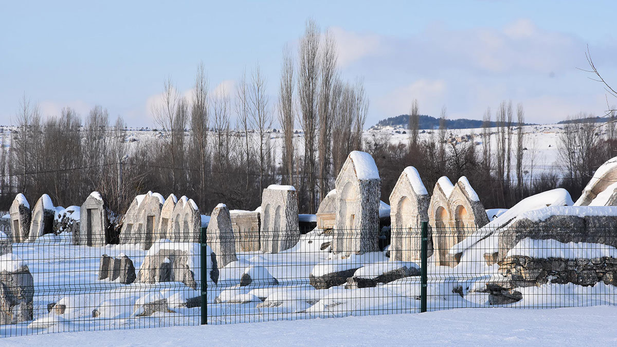Aizanoi Antik Kenti kar yağışıyla beyaza büründü