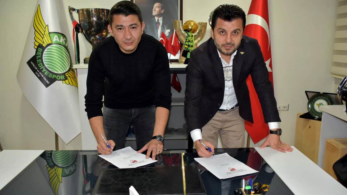 Akhisarspor takımın başına Fırat Gül'ü getirdi