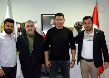 Akhisarspor takımın başına Fırat Gül'ü getirdi