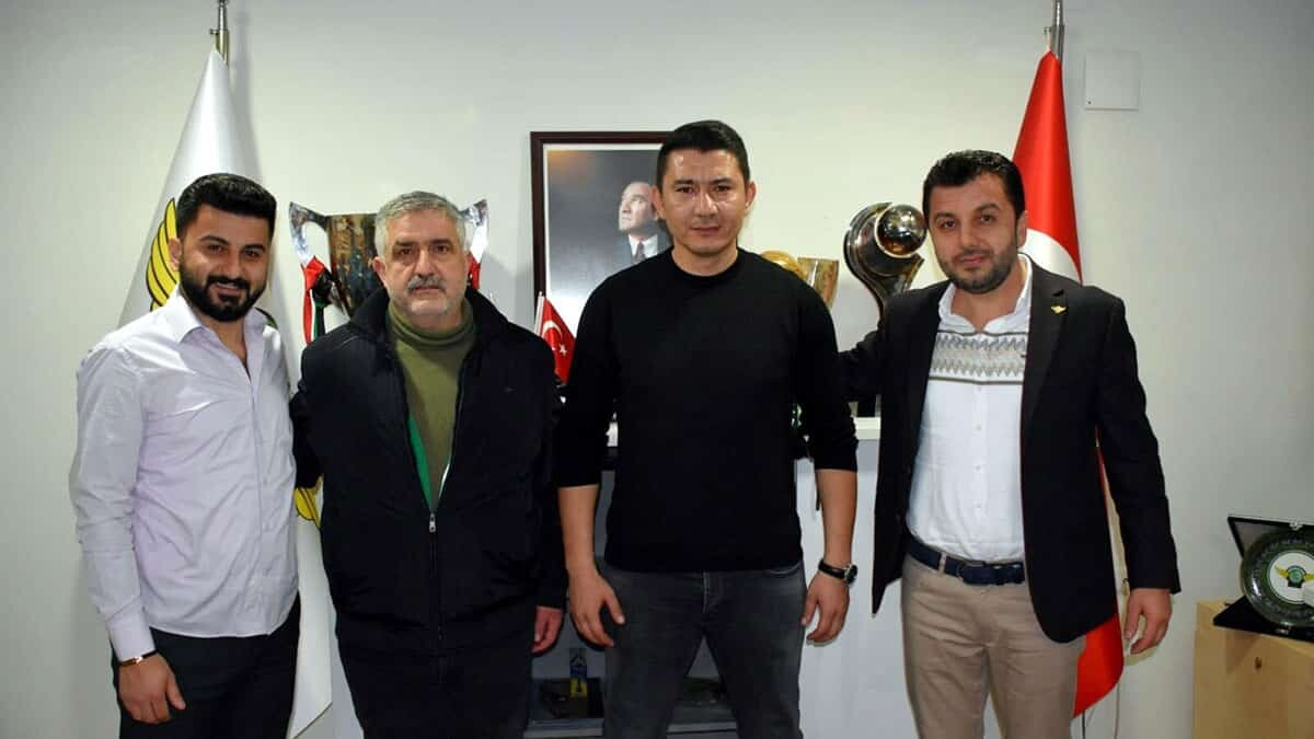 Akhisarspor takımın başına Fırat Gül'ü getirdi