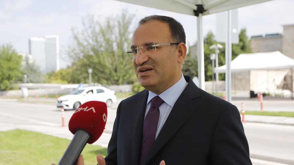 Yeni anayasa için uzlaşma komisyonu kurulmalı