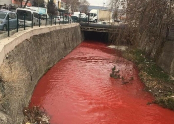 Ankara Çayı'nın kırmızı renkte akması tedirgin etti