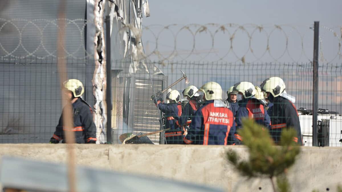 Gıda şirketine ait 4 katlı depoda yangın