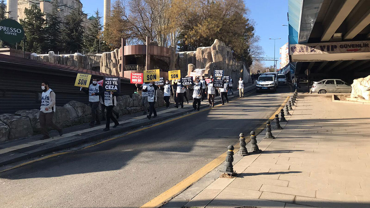 Ankara'da izinsiz gösteri yapan gruba müdahale: 24 gözaltı