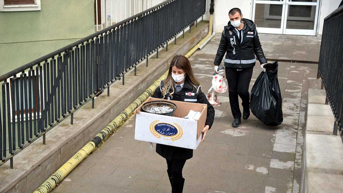 Ankara'da dua okuma, muska yazma gibi yöntemleri kullanıp, büyü yaptıklarını iddia ederek dolandırıcılık yapan Suriyeli büyücü çetesi çökertildi.