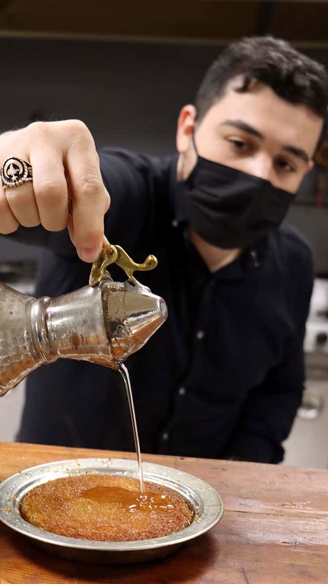 Birleşmiş Milletler Eğitim, Bilim ve Kültür Örgütü (UNESCO) tarafından gastronomi kenti ilan edilen Hatay'ın tescilli künefesi dünyaya ihraç ediliyor.