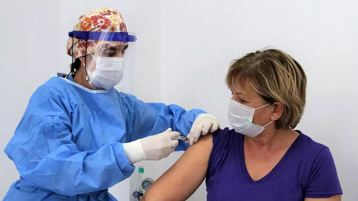 Sinovac aşılarının uygulanmasına devam