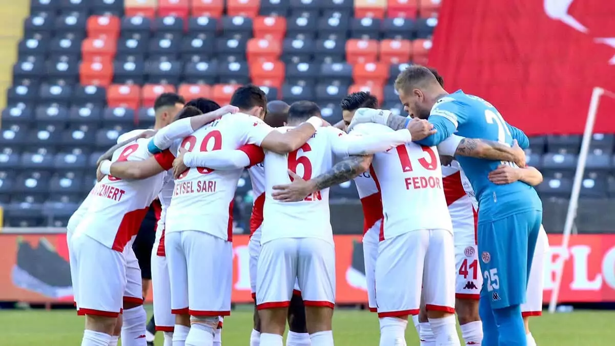 Antalyaspor başakşehir kaşısında galibiyet hedefliyor