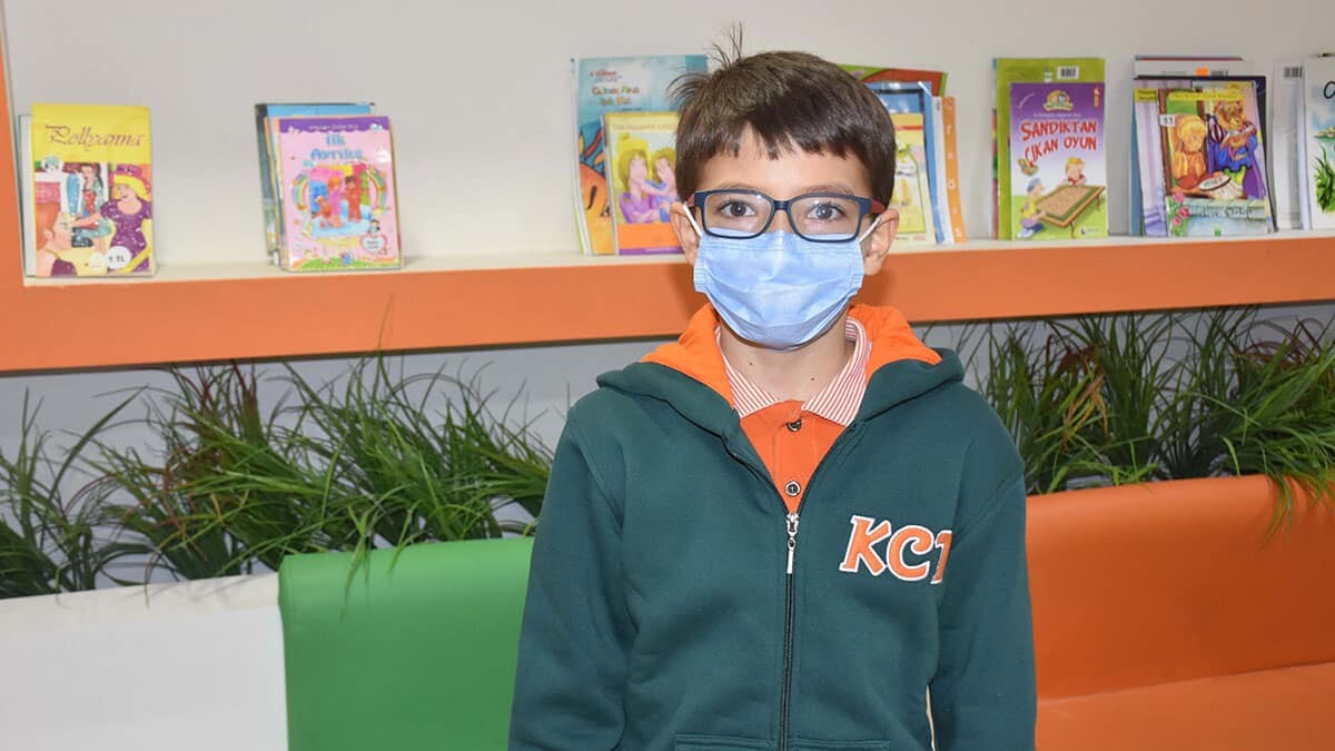 İzmir'deki özel bir okulda öğrenim gören 5'inci sınıf öğrencileri ara tatilde dijital ortamdan Londra'yı gezdi.