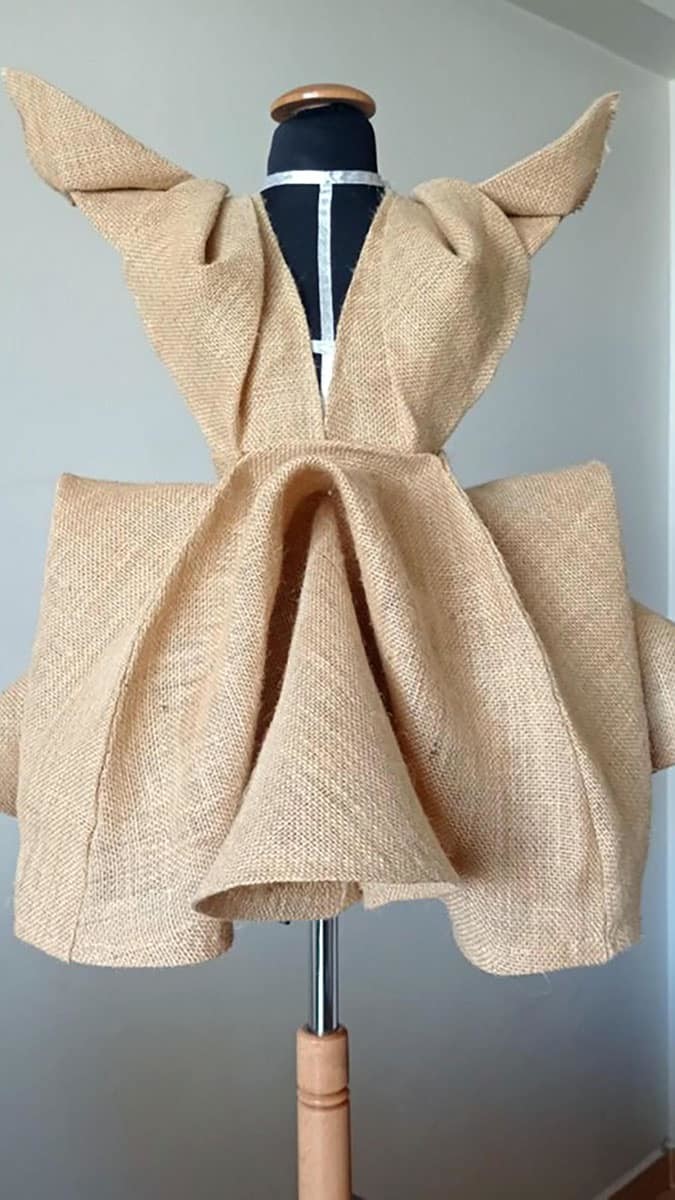 Çuvallardan giysi tasarladılar