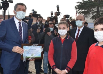 Okulları peyderpey açma kararımız devam ediyor