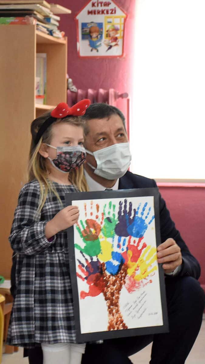 Okulları peyderpey açma kararımız devam ediyor