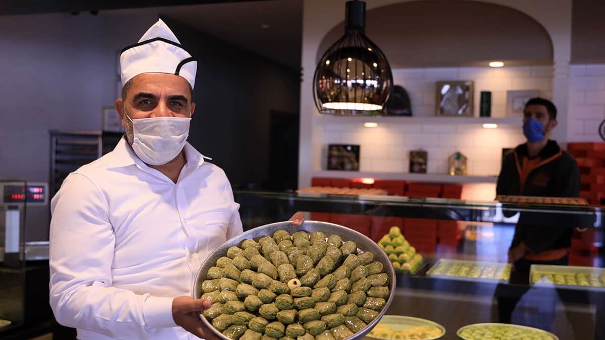 Baklavada ceviz yerine çekirdek antep fıstığı yerine yer fıstığı