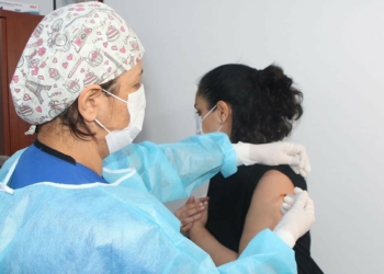 Aşı yaptırınca rehavete kapılmamak gerek