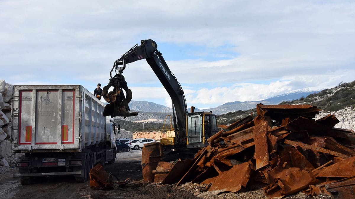 Batık gemide 1200 ton demir ekonomiye kazandırılacak