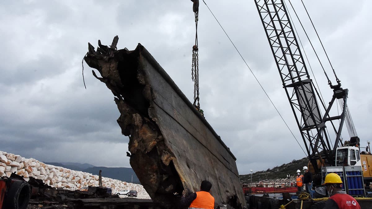 Kamboçya bandıralı 'Zorbey' adlı 110 metre uzunluğundaki 2 bin 400 grostonluk kuru yük gemisi, Rusya'nın Yieks Limanı'ndan yüklediği 3 bin 19 ton buğdayla Kuzey Kıbrıs Türk Cumhuriyeti'ne gitmek üzere demir aldı.