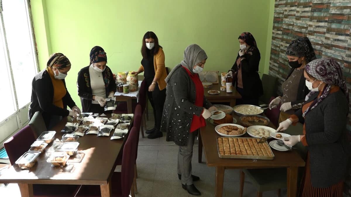 Çiçeklerin Özü Kadın Kooperatifi gelir kaynağı oldu