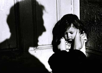 Çocuğuna uyguladığı şiddet, sosyal medyada büyük tepki topladı