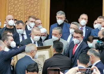 Erdoğan, Ahmet Erdoğan Camii'nin açılışını yaptı
