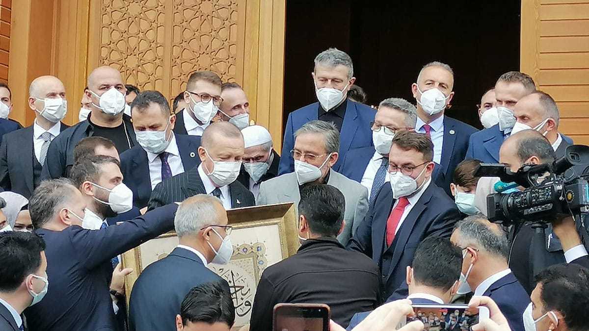 Erdoğan, Ahmet Erdoğan Camii'nin açılışını yaptı