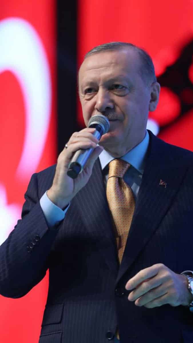 Terörü kınayamayan insanlıktan bahsedemez