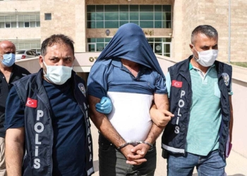 Boğduktan sonra cesedin yanması için ormanı yakmış