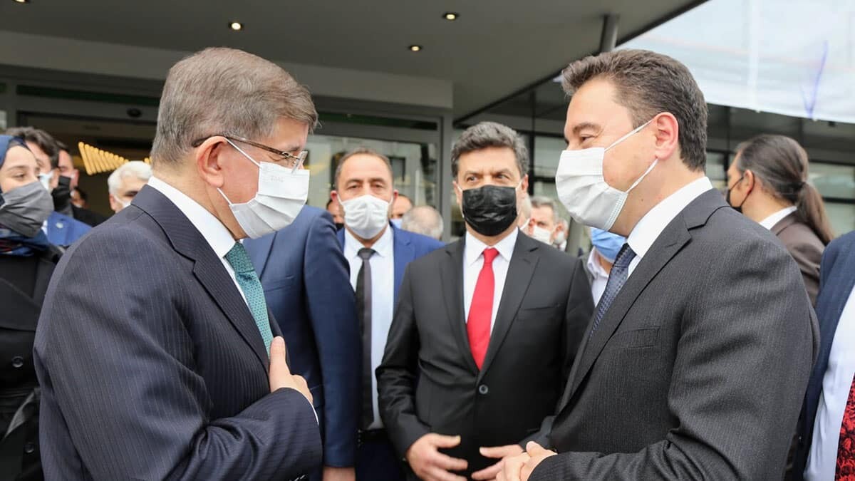 Davutoğlu'ndan Takvim tepkisi: Büyük rezalet