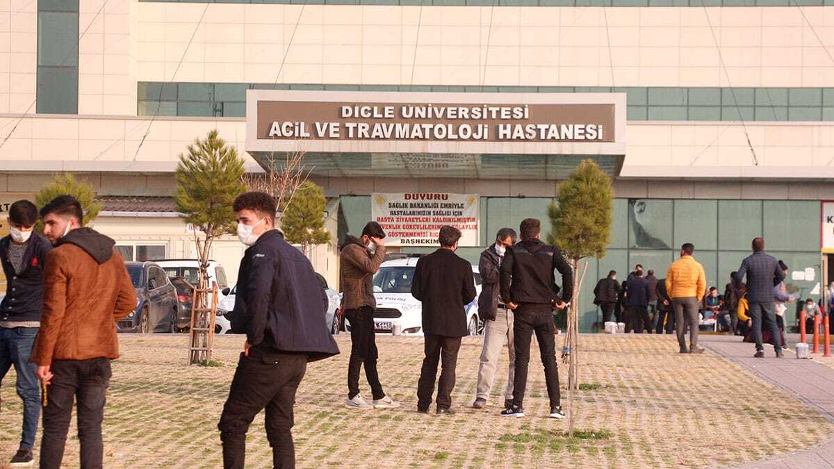 Silah sopa ve taşların kullanıldığı kavga; 1 ölü, 2 yaralı