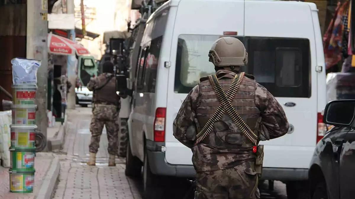 Diyarbakır'da terör operasyonu; 14 gözaltı