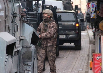 Diyarbakır'da terör operasyonu; 14 gözaltı