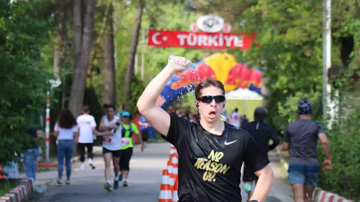 Edirne’de bu yıl 6’ncı kez düzenlenmesi planlanan sınırsız dostluk yarı maratonu’nun tarihi ve teması belli oldu.