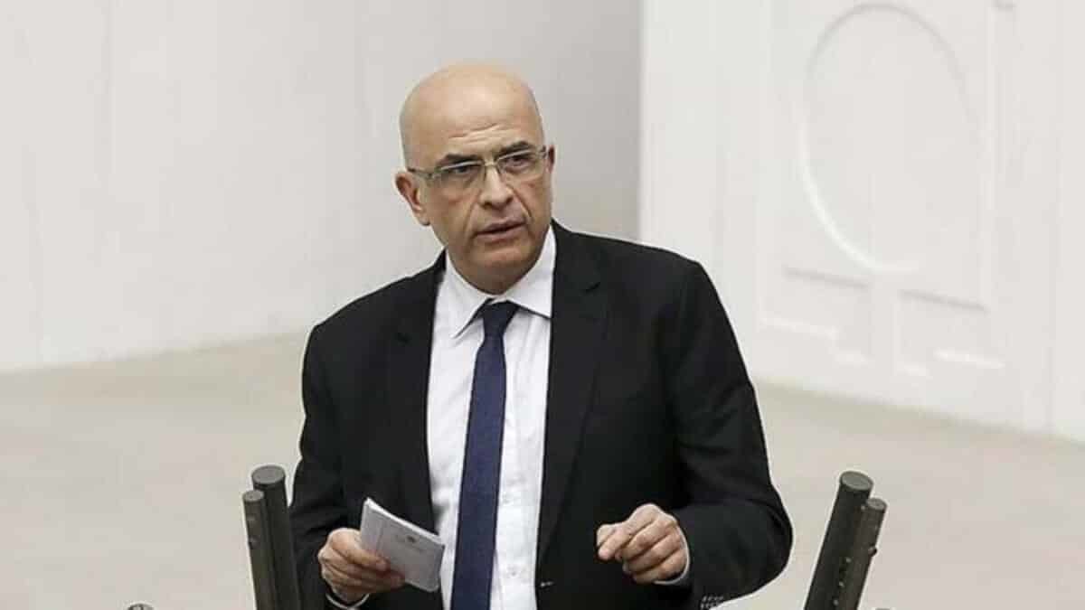 Enis Berberoğlu yeniden milletvekili