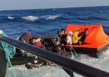 İzmir'de 31 kaçak göçmen kurtarıldı