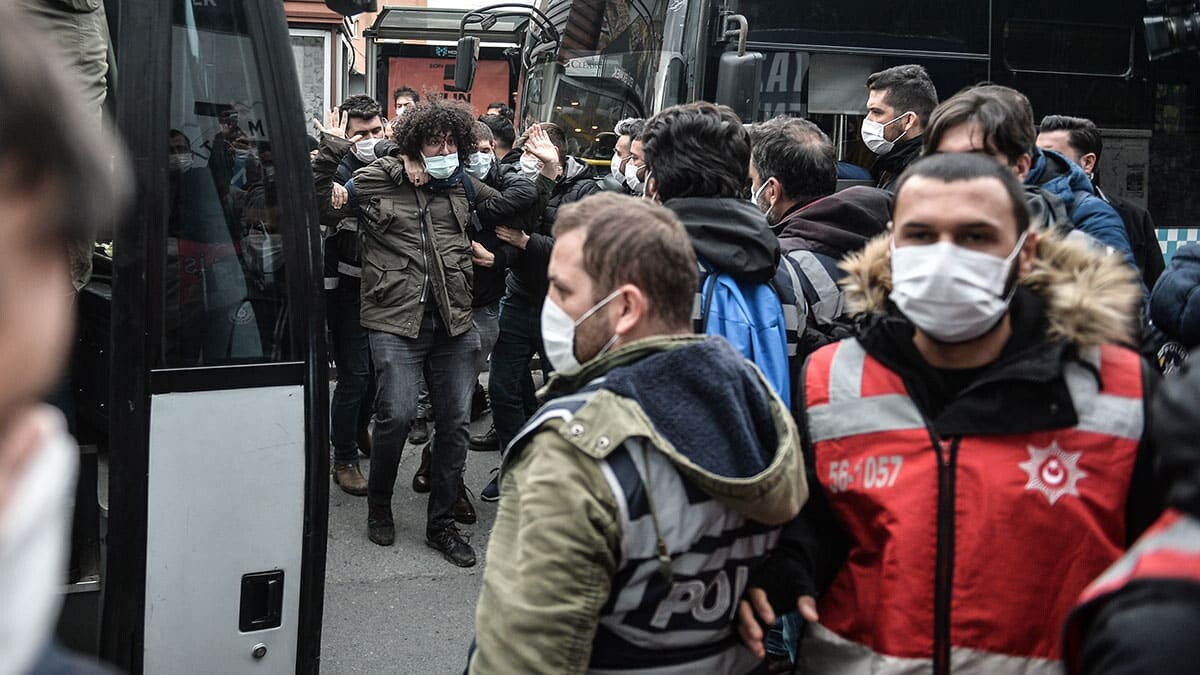 Eylemlerde gözaltına alınan kişiler adliyede