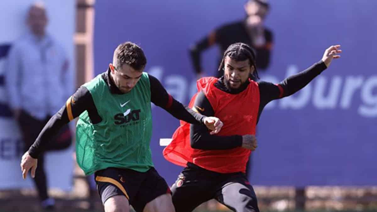 Sofiane Feghouli takımla birlikte çalıştı