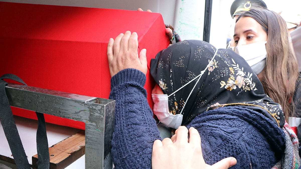 Şehit edilen Gaziantep şehitleri Müslüm Altıntaş ve Adil Kabaklı, Gaziantep'te Adalet Bakanı Abdülhamit Gül'ün katıldığı törenle toprağa verildi.