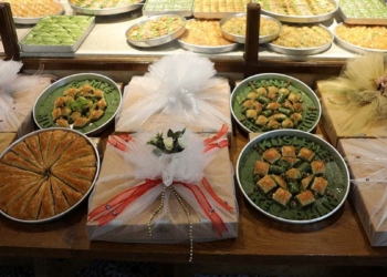 Sevgililer Günü için isme özel baklava tepsisi