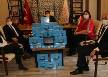 Gelibolu'da öğrencilere 60 adet tablet desteği