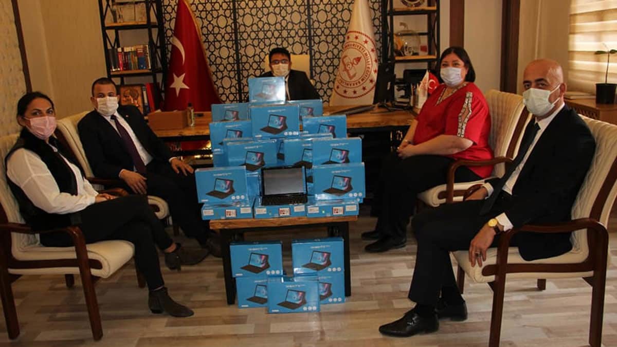 Gelibolu'da öğrencilere 60 adet tablet desteği