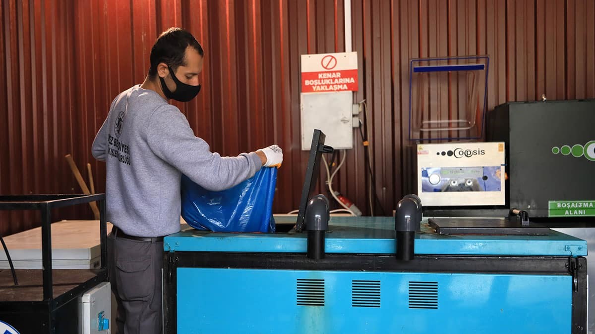 Gıda atıkları kedi ve köpek mamasına dönüşüyor