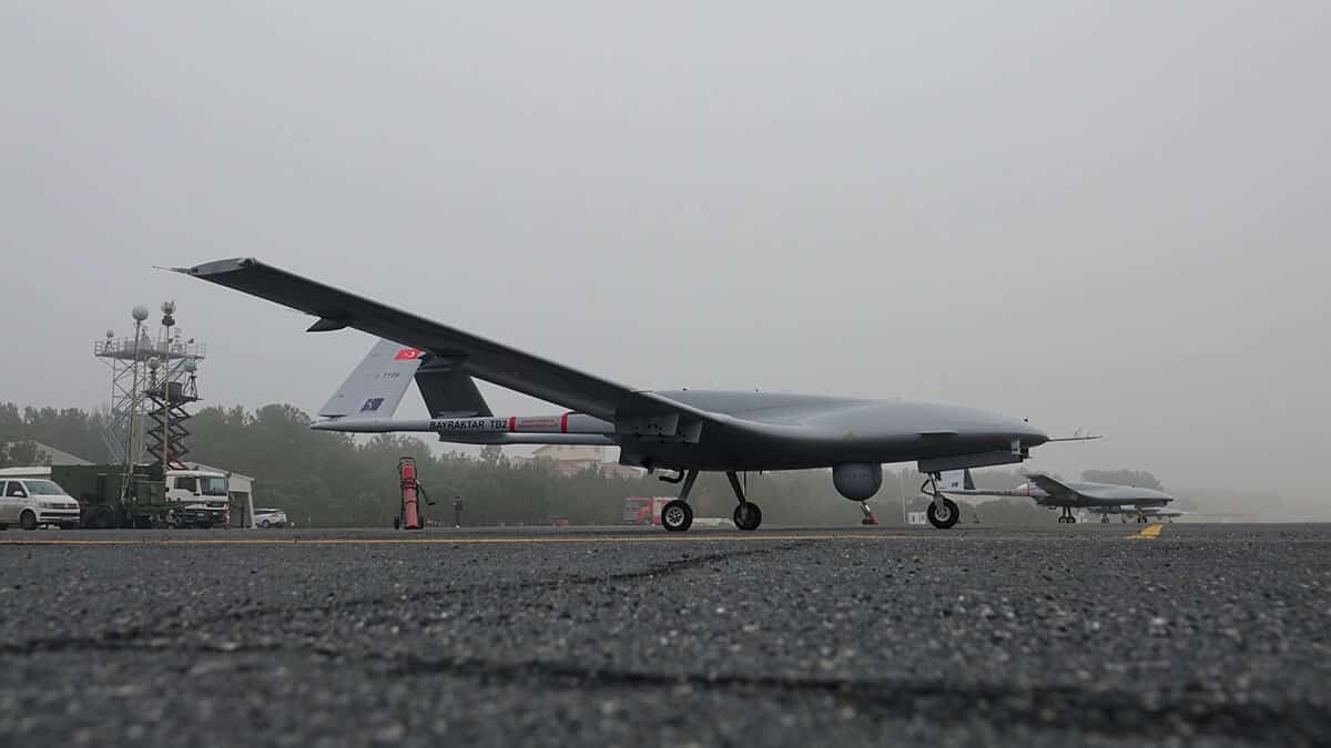 Türkiye'nin ilk yerli ve milli SİHA'sı Bayraktar TB2 300 bin uçuş saatini başarıyla tamamlayarak Türk havacılık tarihinde yeni bir rekora imza attı.