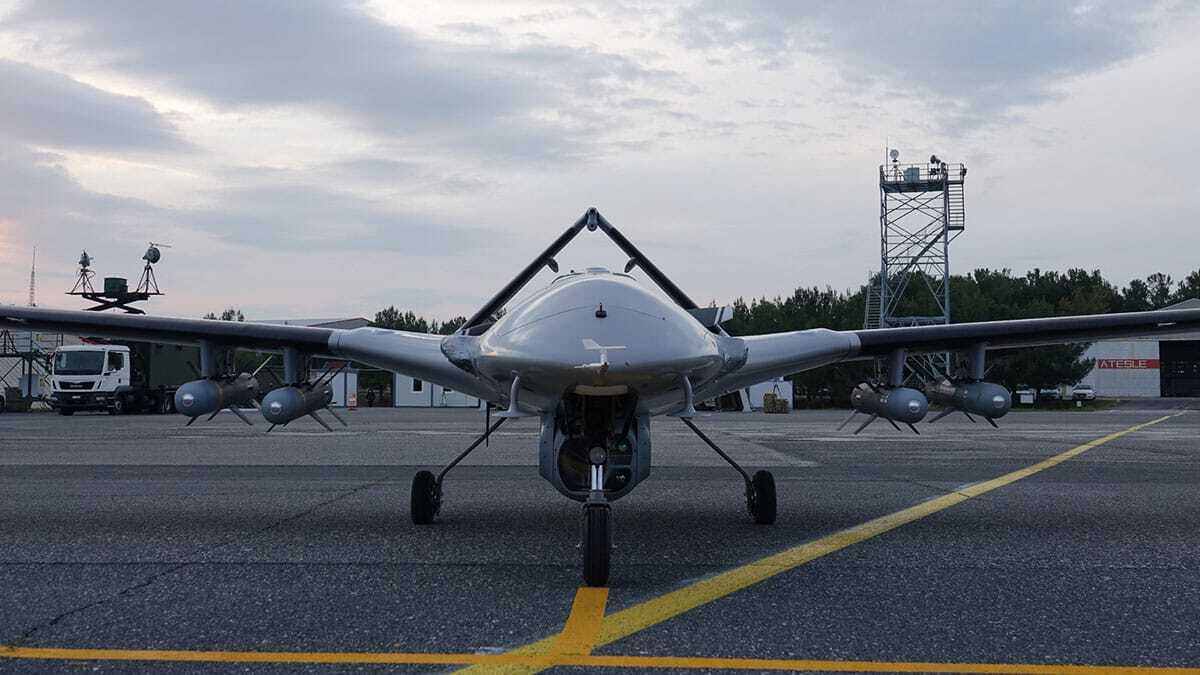 Yerli ve milli imkânlarla tasarlanıp üretilen bu sınıftaki bir hava aracı 300 bin saat uçarak gökyüzünde en uzun süre görev yapan ilk milli hava aracı oldu.