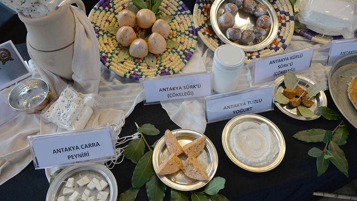 Antakya Ticaret ve Sanayi Odası (ATSO) başkanı Hikmet Çinçin, coğrafi işaret alınarak tescillenen tüm ürünlerin tescil belgelerini, kentteki kadın kooperatiflerine ücretsiz olarak devrettiklerini söyledi.