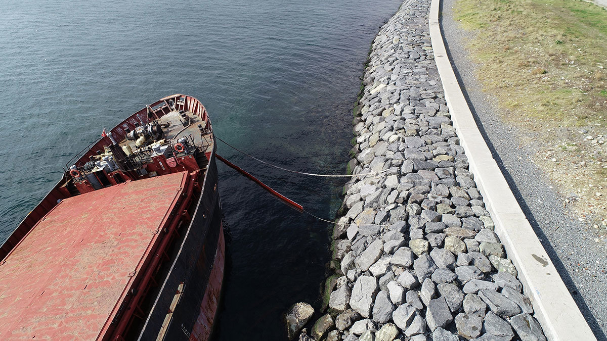 Kargo gemisinden denize sızıntı