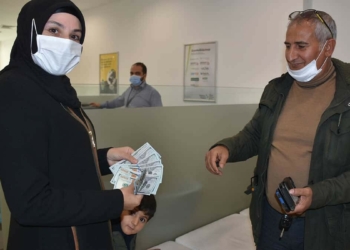 Hesabına yanlışlıkla gönderilen 20 bin doları iade etti