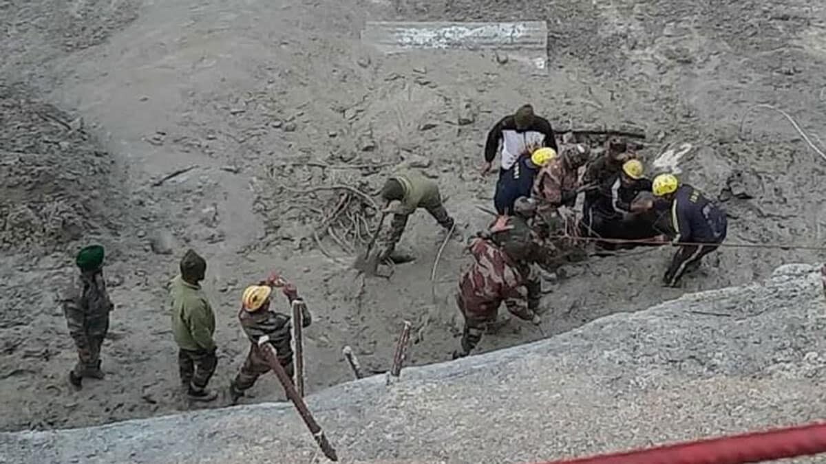 Hindistan'da buzul felaketi : 14 ölü, 150 kayıp