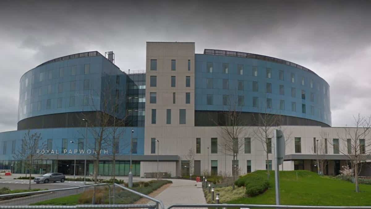 Durmuş kalbi çalıştırarak bir çocuğa nakletmeyi başardı