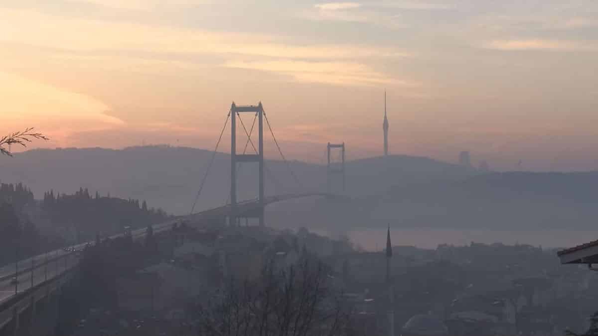 İstanbul Boğazında sis etkili oldu